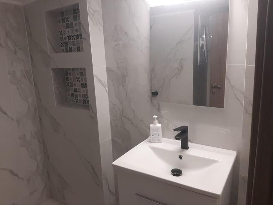 דירות אתונה Modern Apartmen In Athina מראה חיצוני תמונה